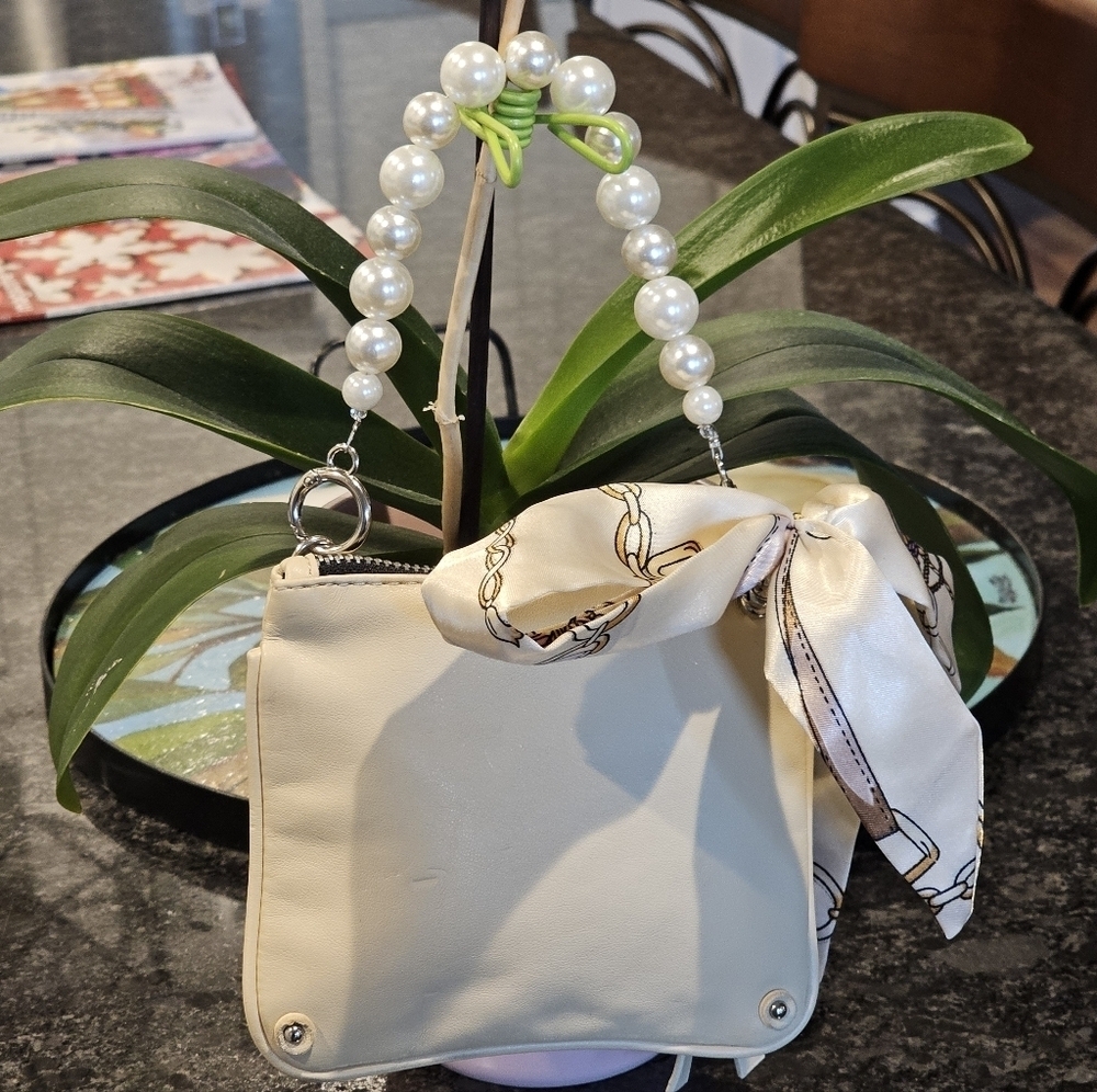 Chloé Cream "O" Ring Clutch w/Wristlet & Twilly Added - Picture 5 of 10
